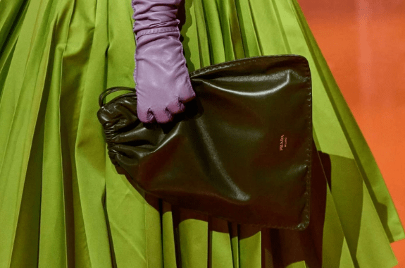 2026 İlkbahar/Yaz Sezonunda Kese Çantalar Geri Döndü