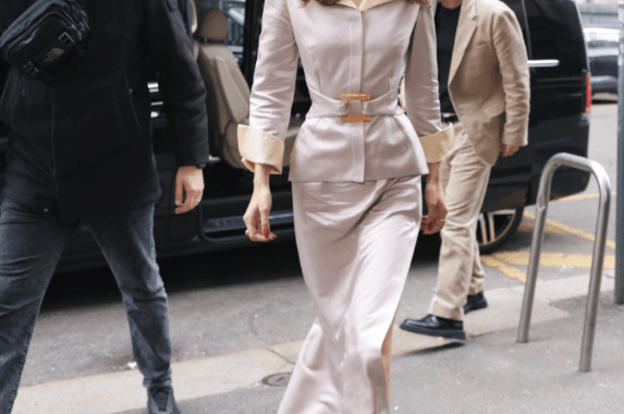 Bella Hadid Milano’da “Sciura” Stilini Benimsedi