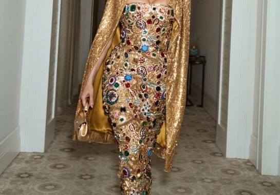 JENNIFER LOPEZ MODA GECESİNDE BOY GÖSTERDİ